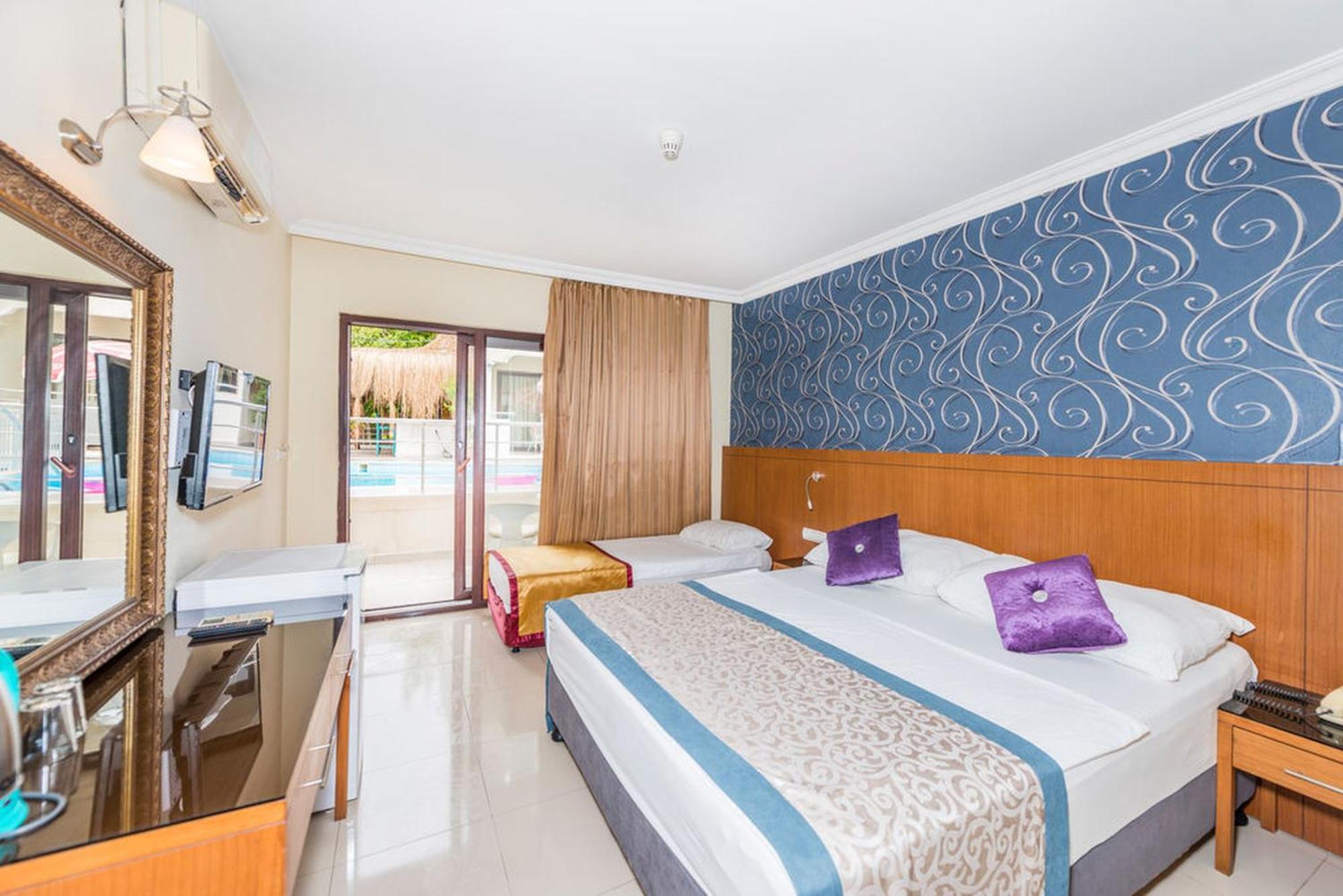 Tropic Beach Club Side Hotel Exterior photo