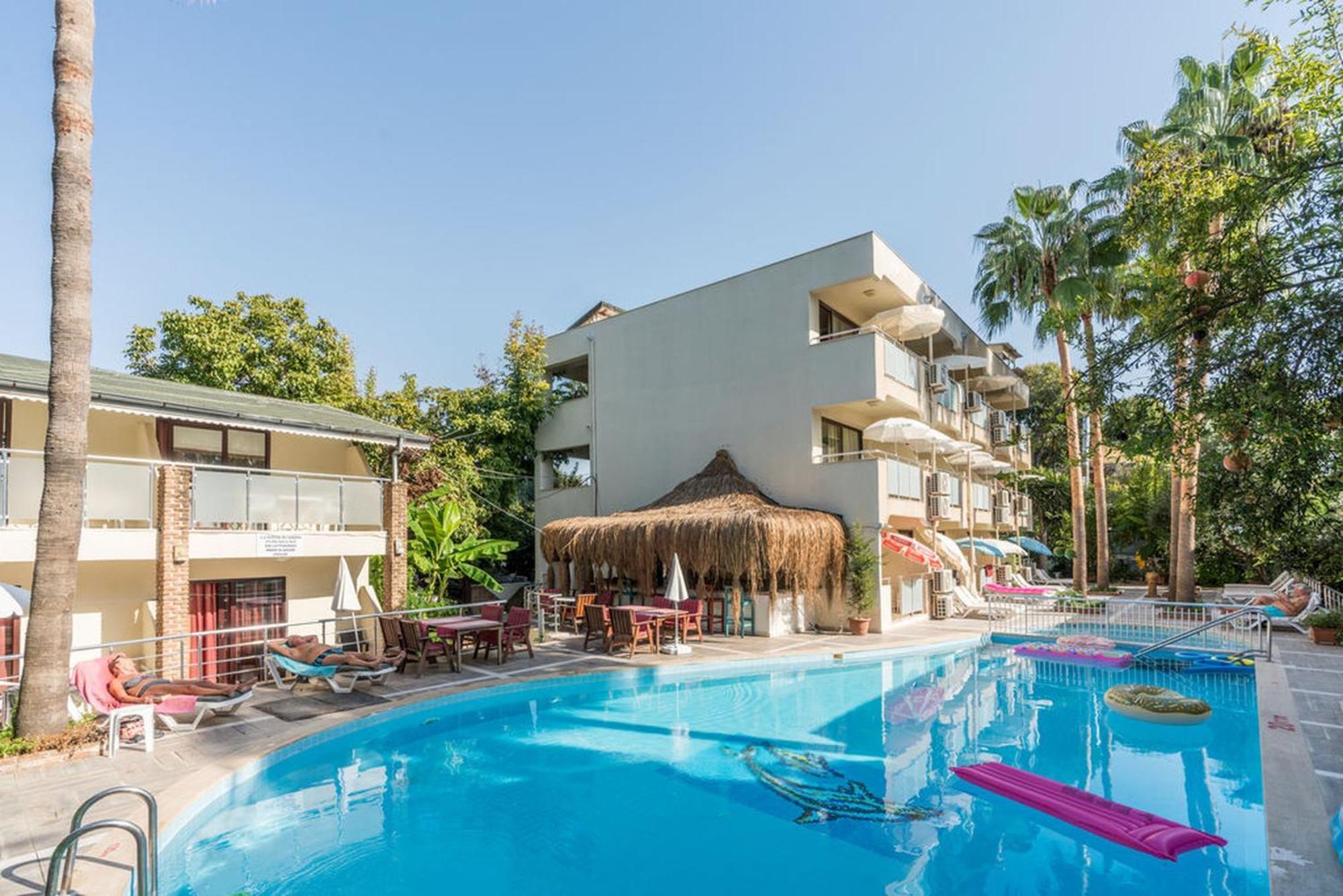 Tropic Beach Club Side Hotel Exterior photo