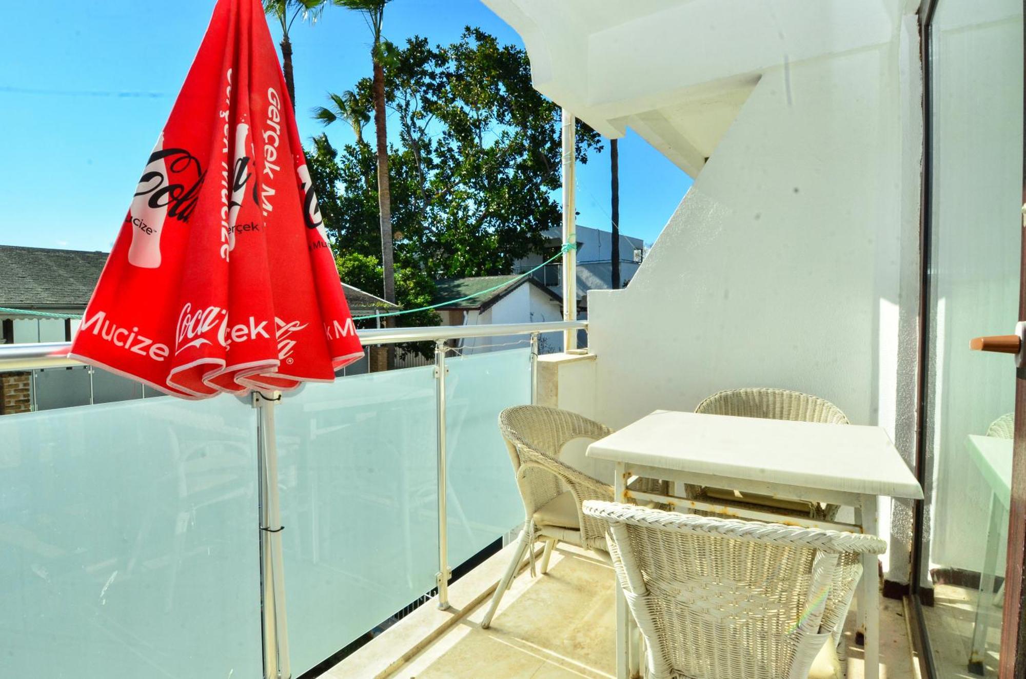 Tropic Beach Club Side Hotel Exterior photo