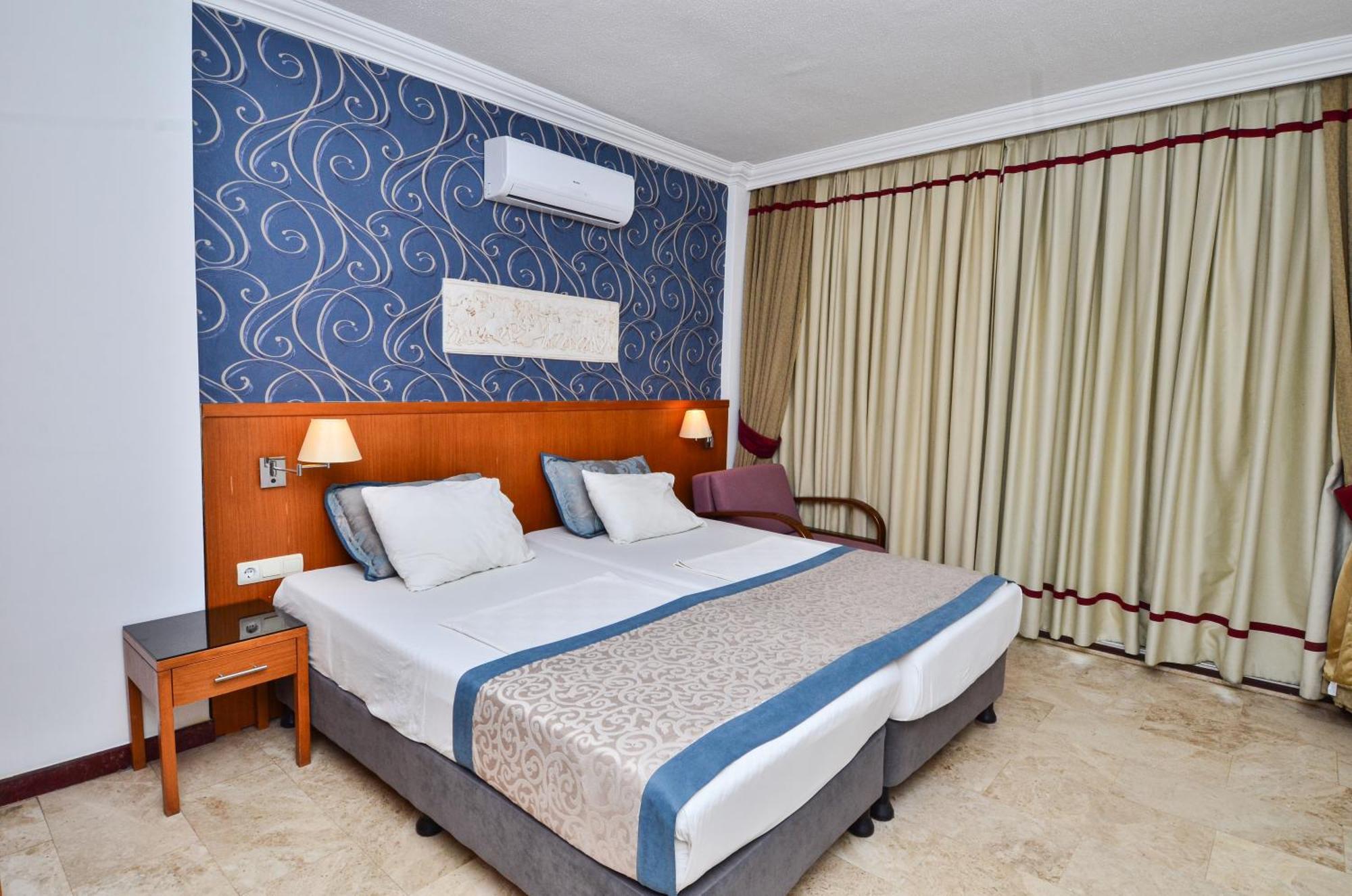 Tropic Beach Club Side Hotel Exterior photo